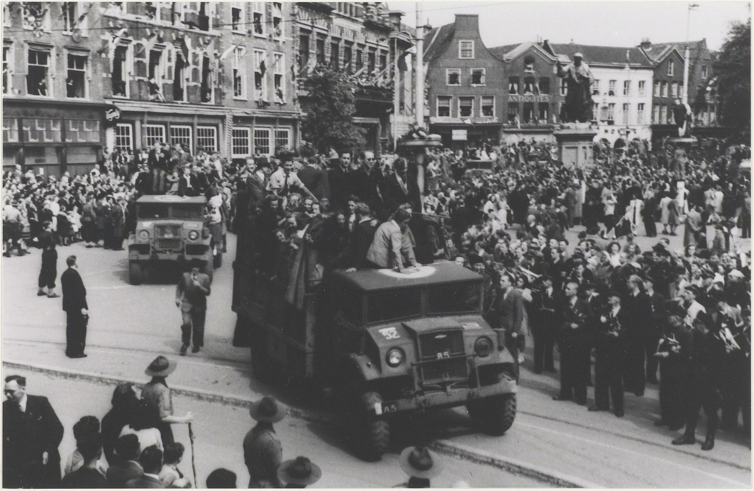 intocht Canadese troepen Haarlem