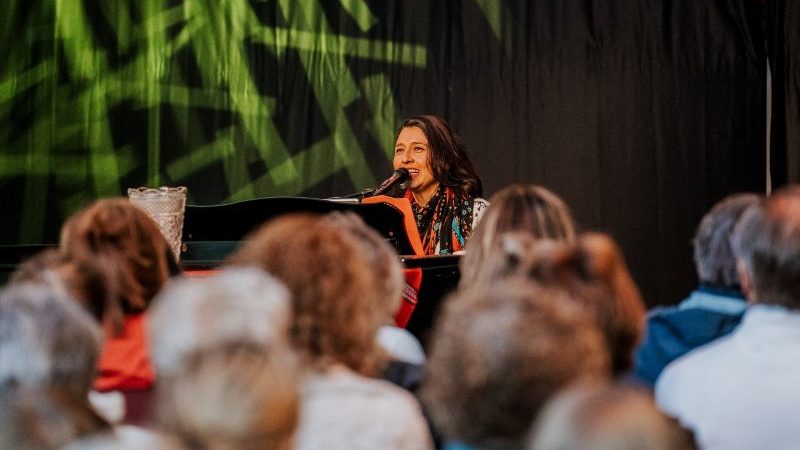 Vrouwen zingen voor Vrede Bloemendaal